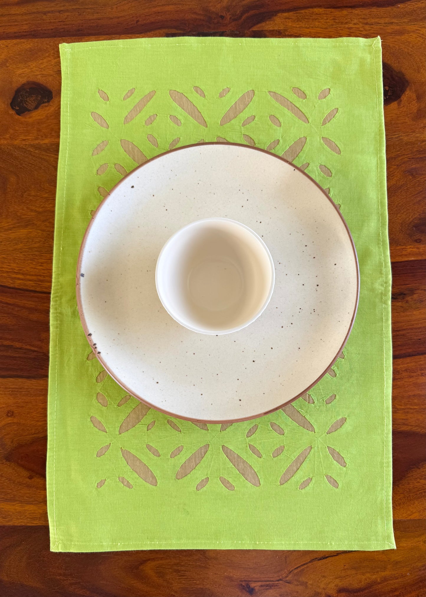 Lime Green ~ Applique work Table Runner w/ 4 Table Mats