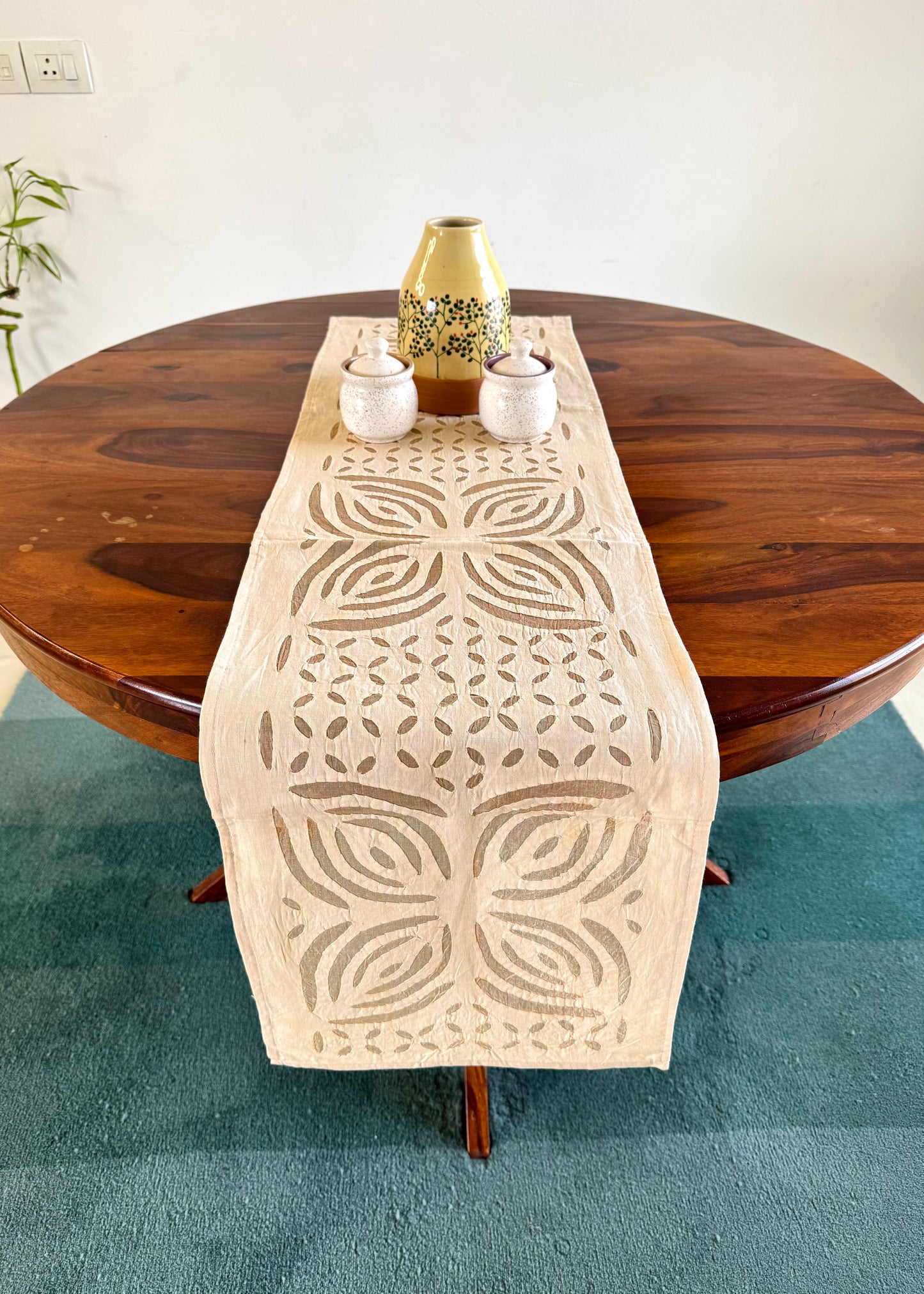 Beige ~ Applique work Table Runner w/ 4 Table Mats