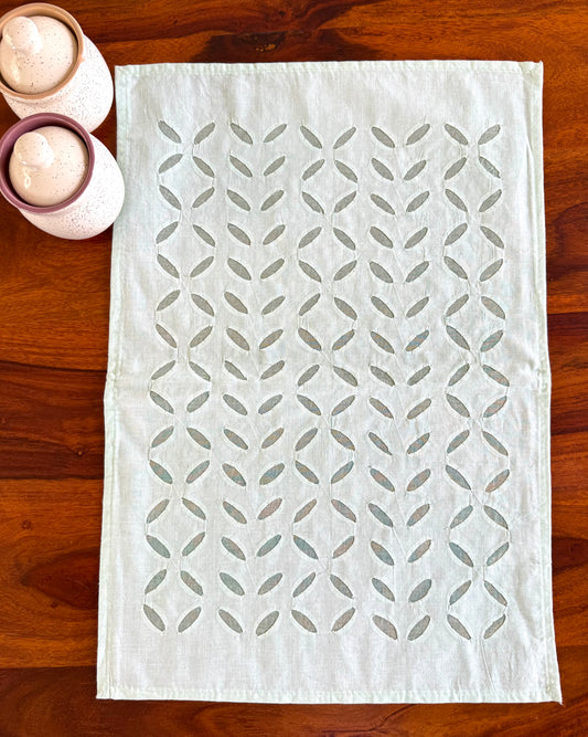 Mint Green ~ Applique work Table Runner w/ 4 Table Mats