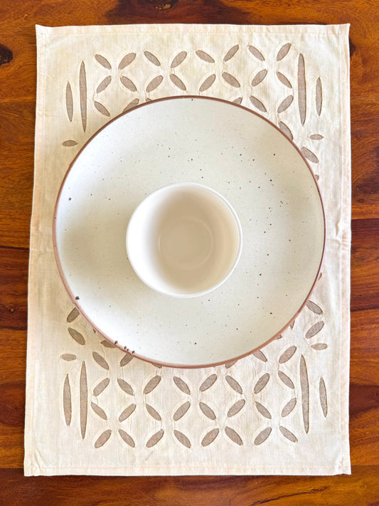 Beige ~ Applique work Table Runner w/ 4 Table Mats