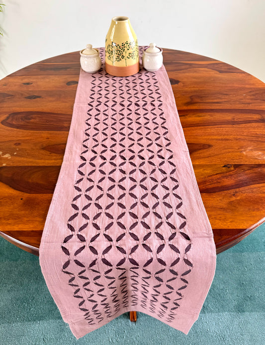 Warm Lavender ~ Applique work Table Runner w/ 4 Table Mats