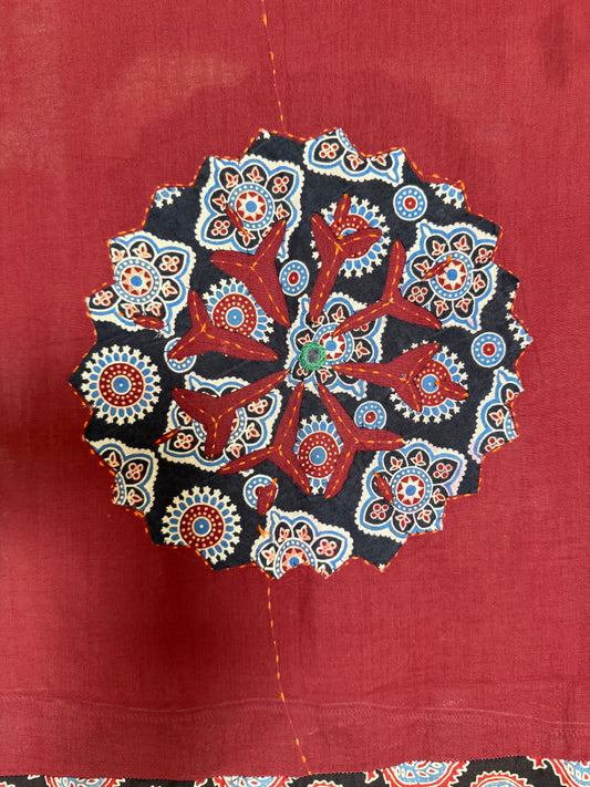 𓂃ོ⋆☀︎𓂃ᨒོ Ajrakh, Applique & Kantha Dupatta ~ Burgundy Red w/ Black Flowers 𑁍ࠬ