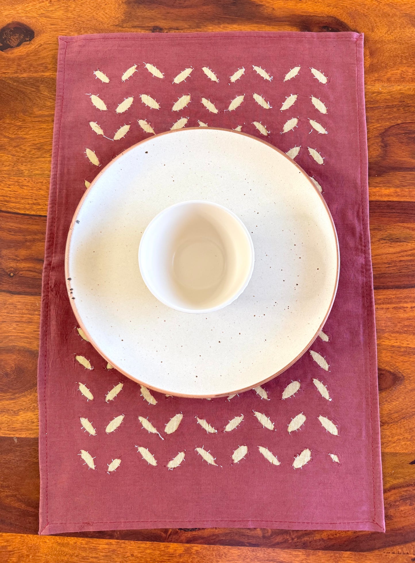 Vintage Plum ~ Applique work Table Runner w/ 4 Table Mats