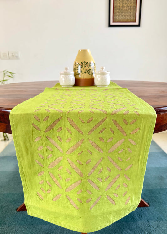 Lime Green ~ Applique work Table Runner w/ 4 Table Mats