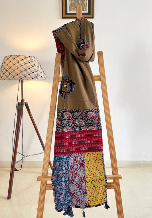 𓂃ོ⋆☀︎𓂃ᨒོ Ajrakh, Applique & Kantha Embroidered Dupatta ~ Coco Brown w/ Black Flowers 𑁍ࠬ