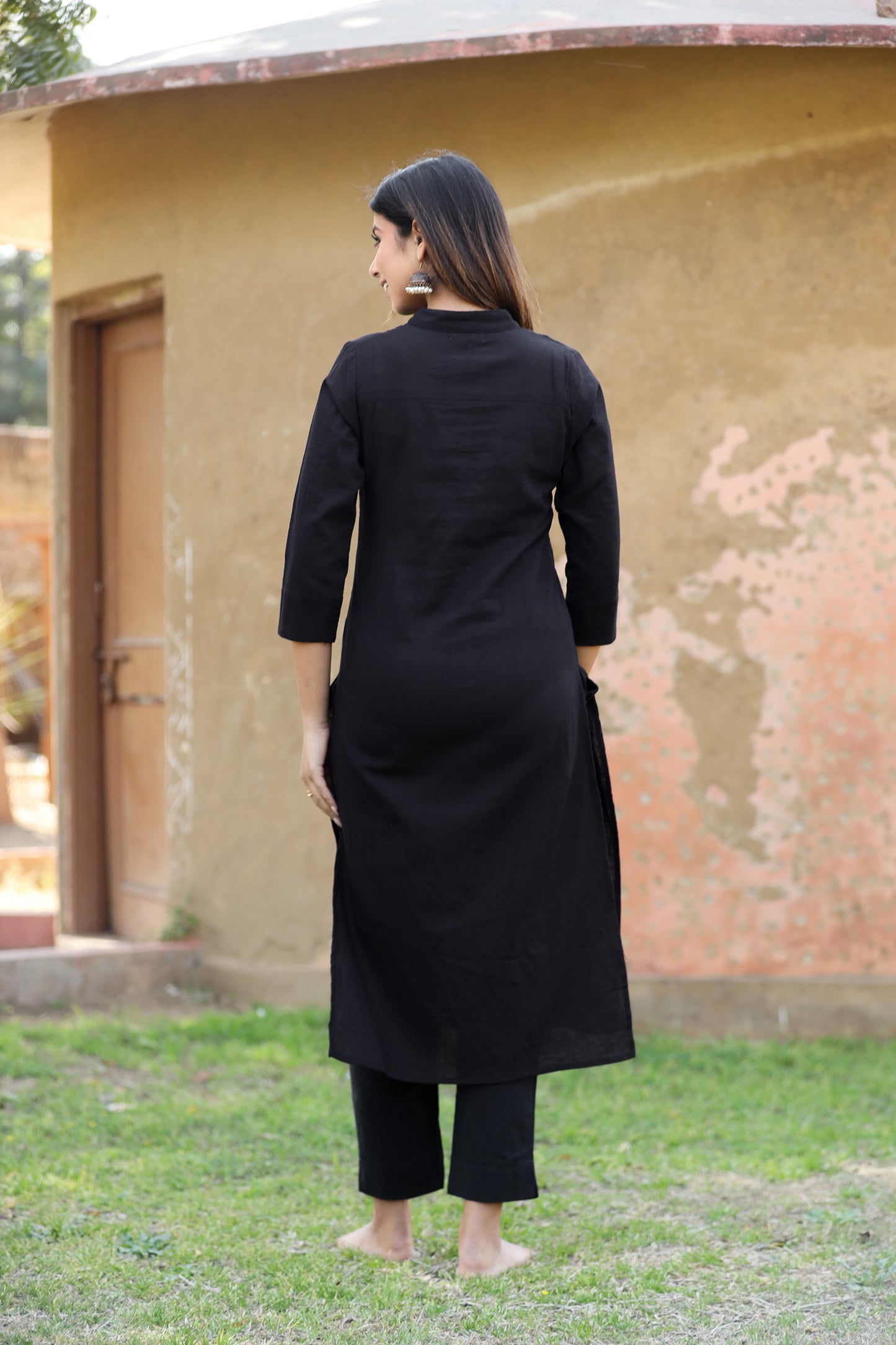 Saadgi ~ Beauty in Simplicity Cotton Kurti, Raven Black š¤