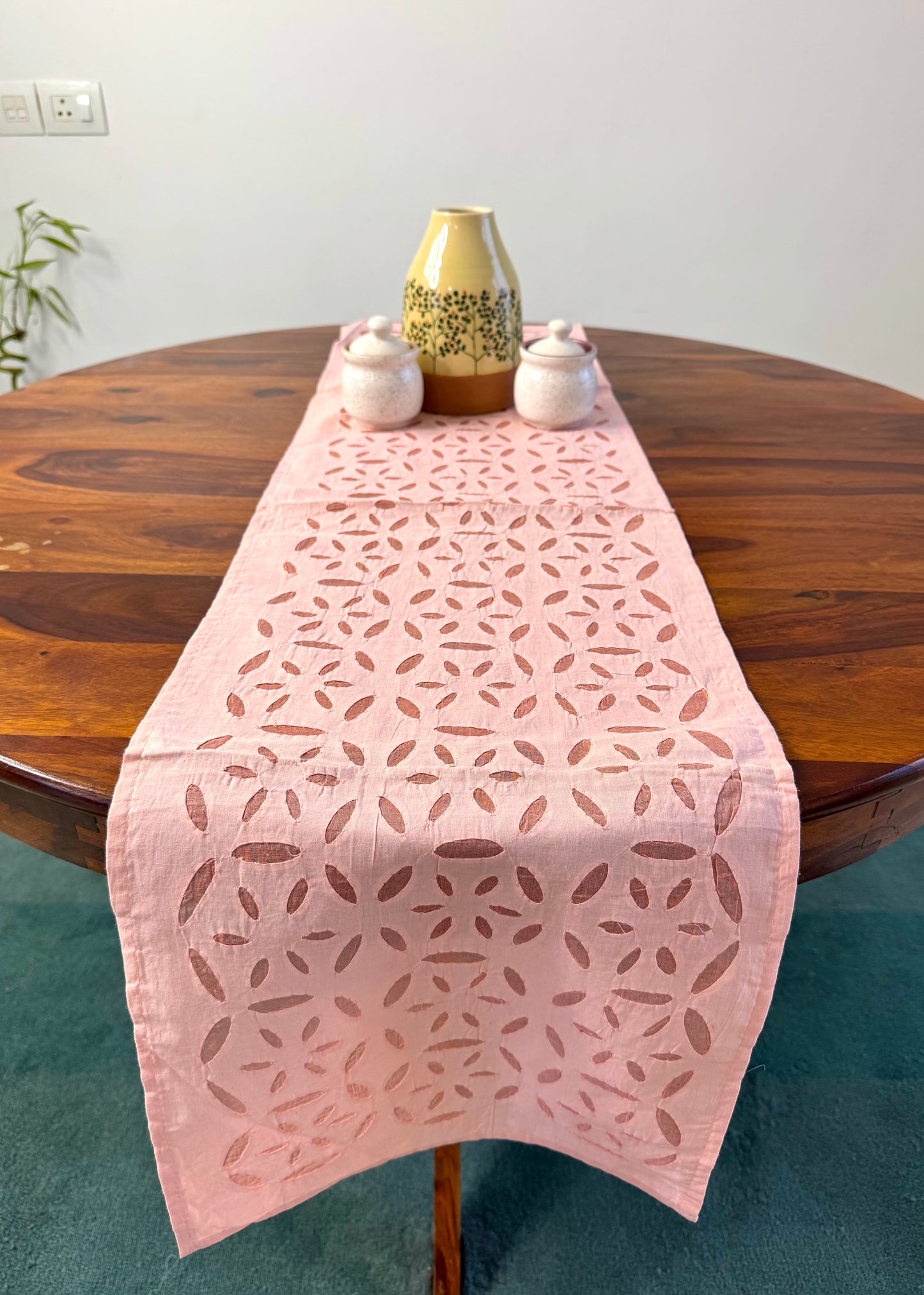Peach Pink ~ Applique work Table Runner w/ 4 Table Mats