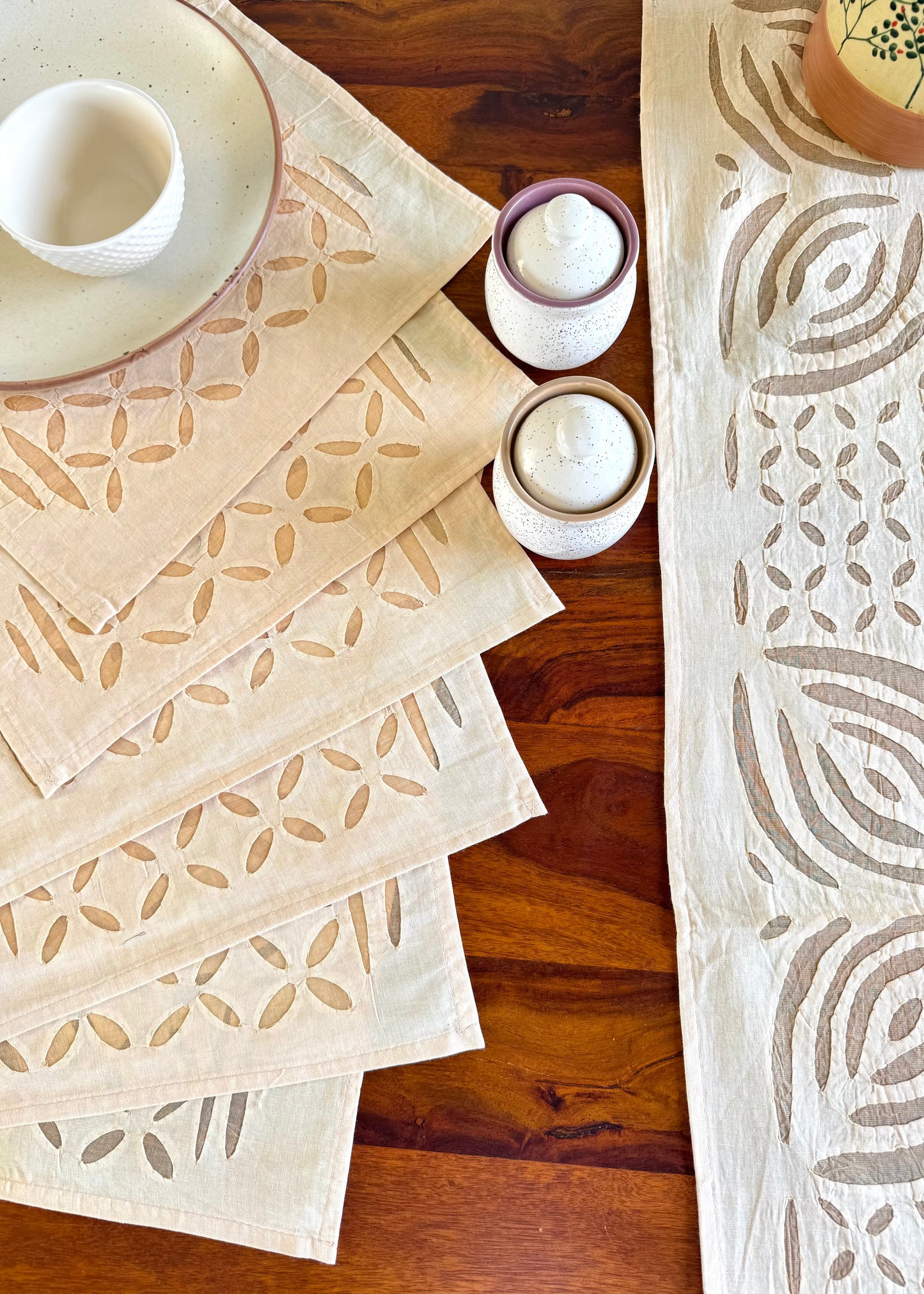 Beige ~ Applique work Table Runner w/ 4 Table Mats