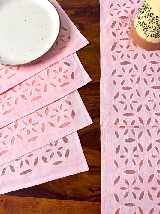 Peach Pink ~ Applique work Table Runner w/ 4 Table Mats