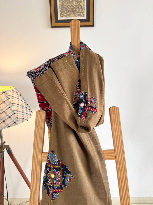 𓂃ོ⋆☀︎𓂃ᨒོ Ajrakh, Applique & Kantha Embroidered Dupatta ~ Coco Brown w/ Black Flowers 𑁍ࠬ