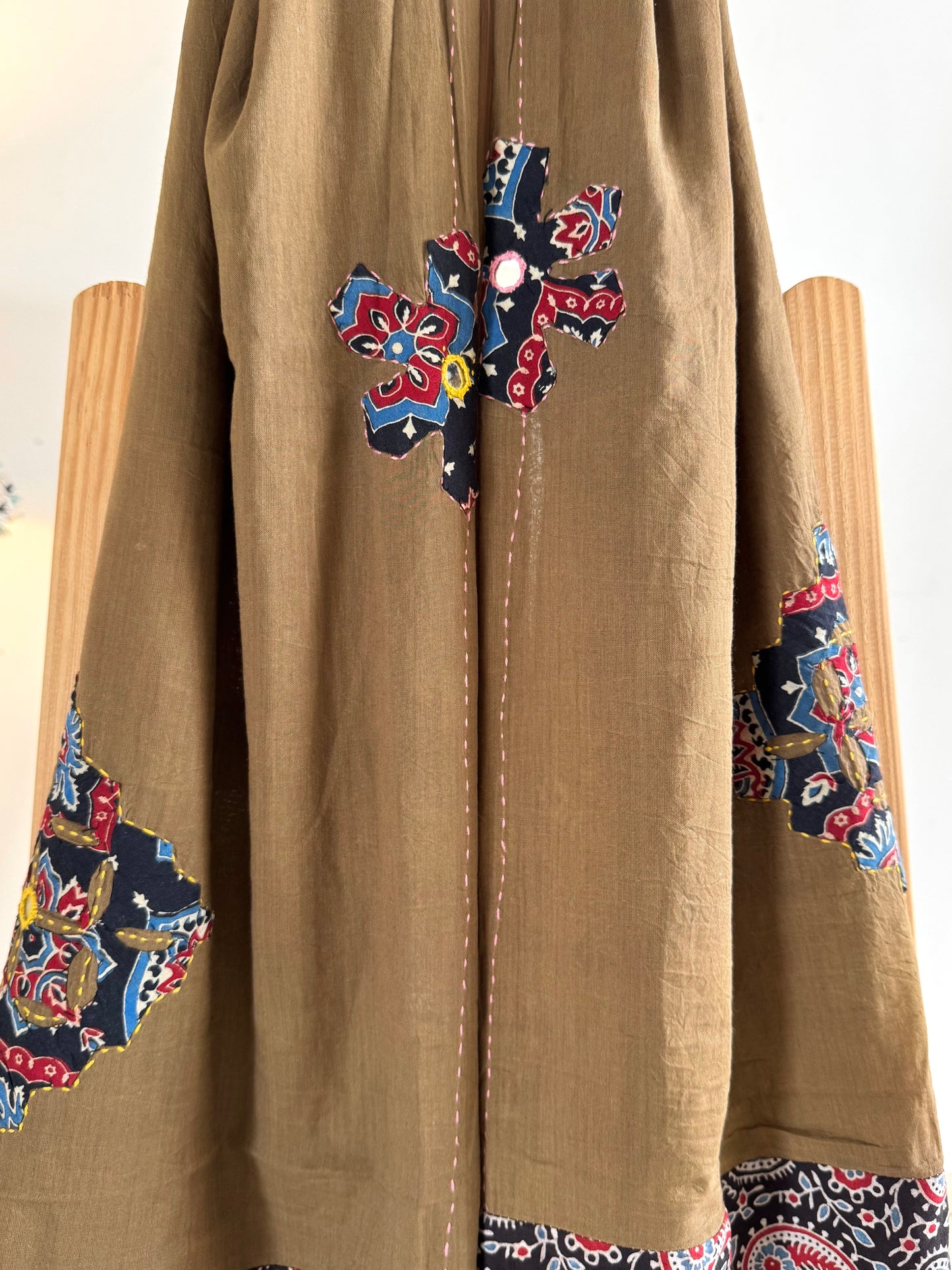 𓂃ོ⋆☀︎𓂃ᨒོ Ajrakh, Applique & Kantha Embroidered Dupatta ~ Coco Brown w/ Black Flowers 𑁍ࠬ