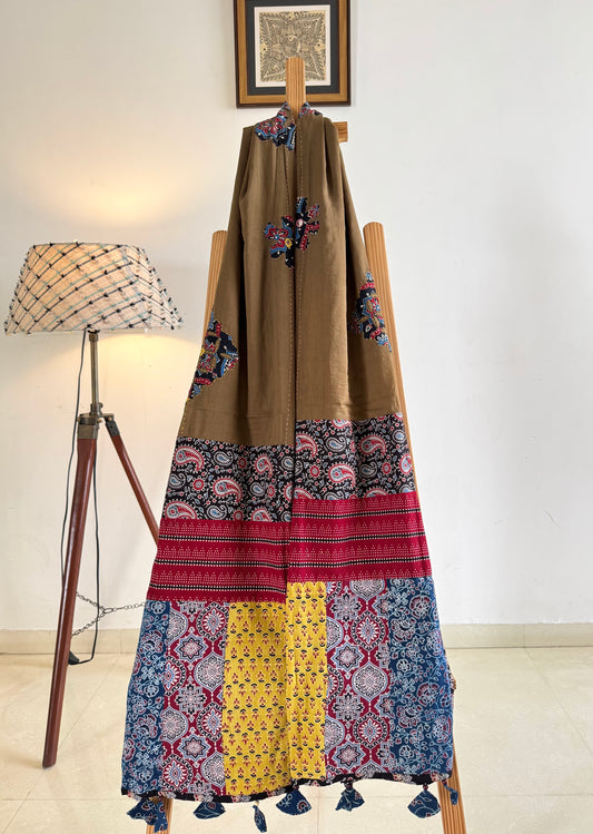 𓂃ོ⋆☀︎𓂃ᨒོ Ajrakh, Applique & Kantha Embroidered Dupatta ~ Coco Brown w/ Black Flowers 𑁍ࠬ