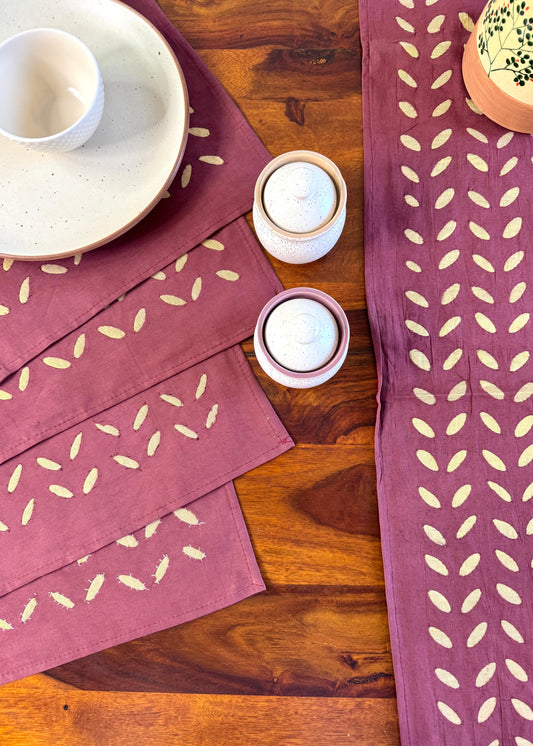 Vintage Plum ~ Applique work Table Runner w/ 4 Table Mats