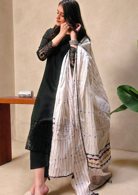 Ajrakh Applique & Kantha Embroidered Dupatta ~ White with Multicolor Patchwork