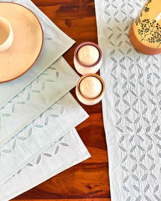 Mint Green ~ Applique work Table Runner w/ 4 Table Mats