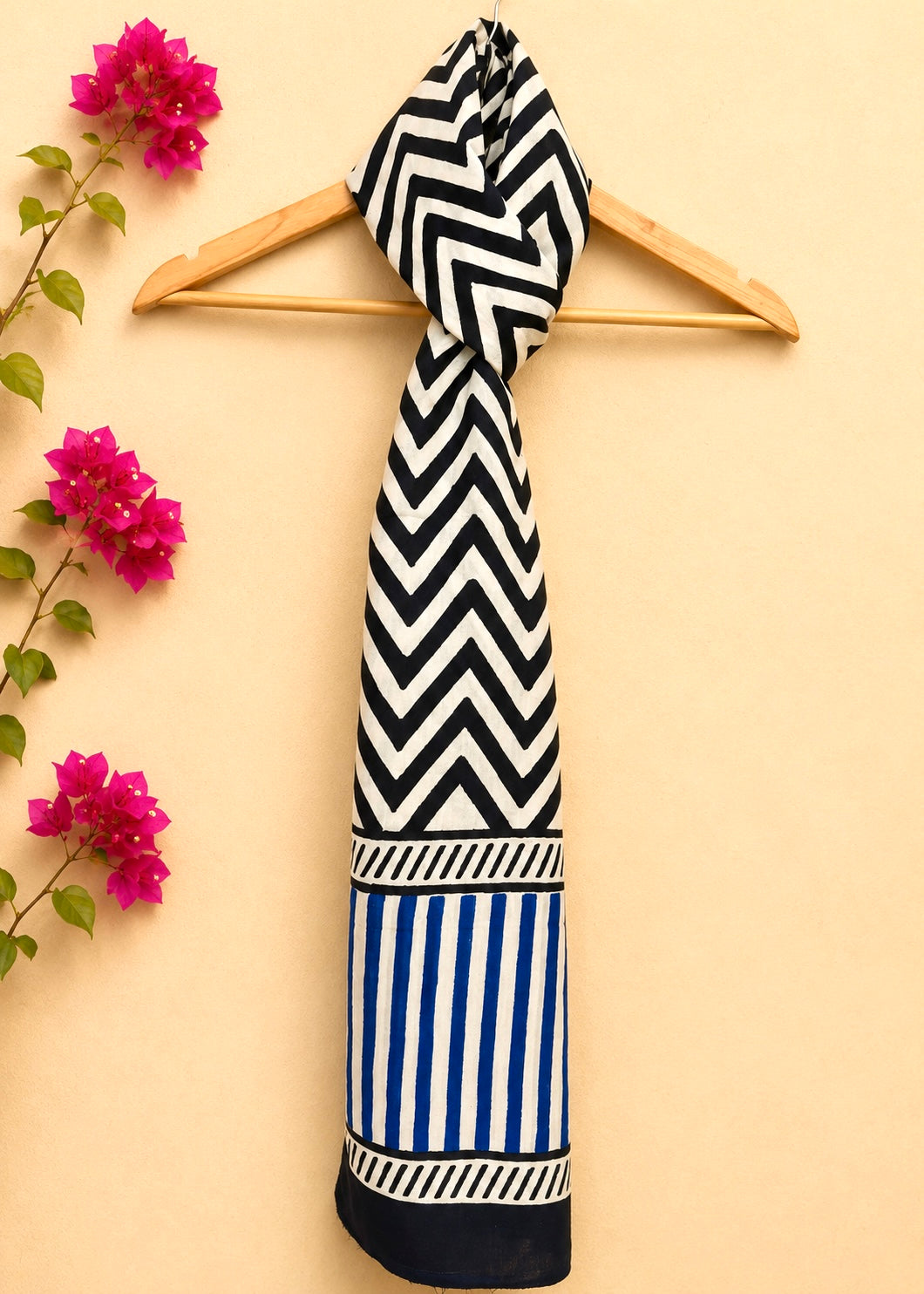 Raag 🪷 Mulmul Cotton Stoles ~ Zigzag Black