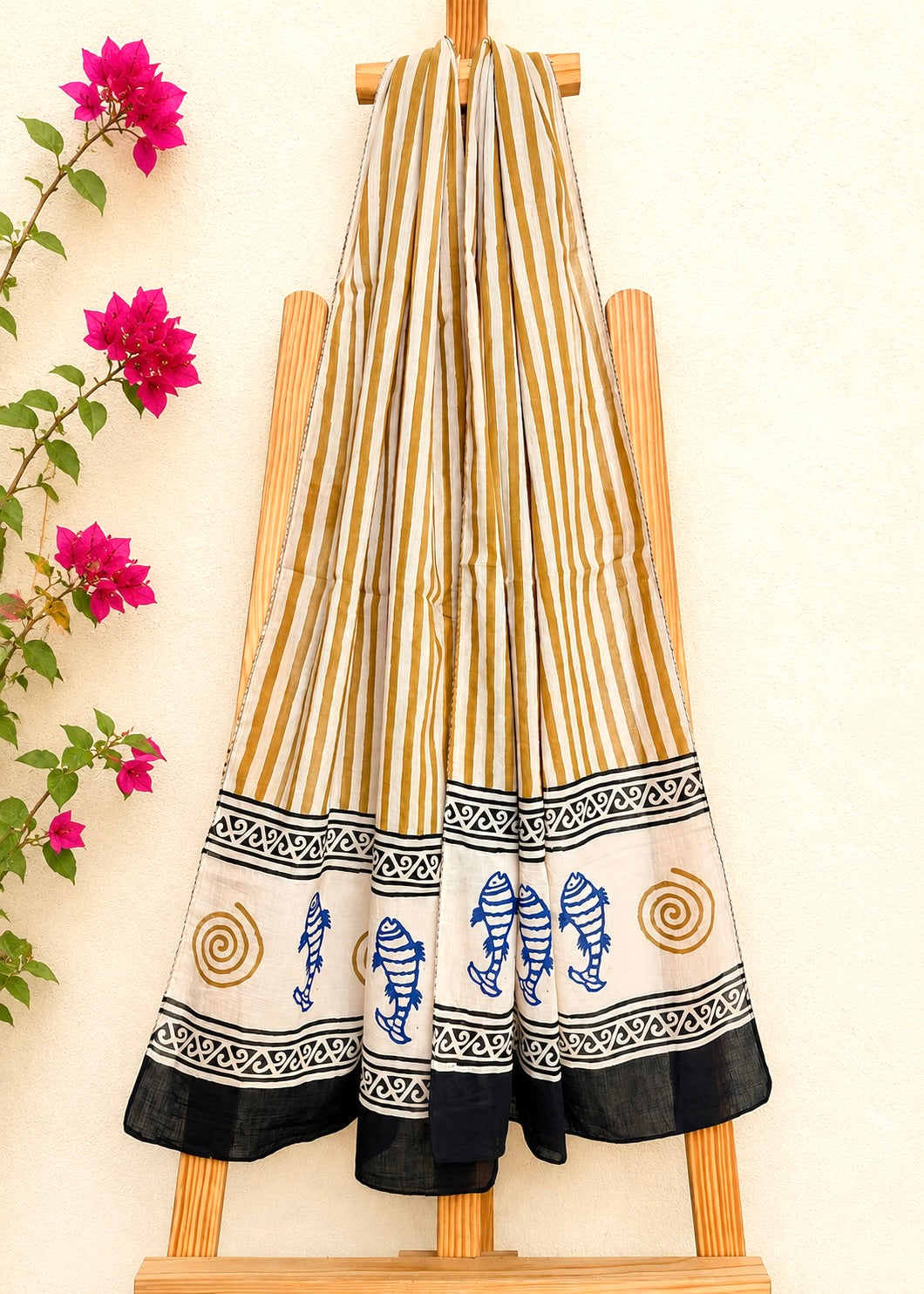 Raag 🪷 Mulmul Cotton Stoles ~ Fish & Circles