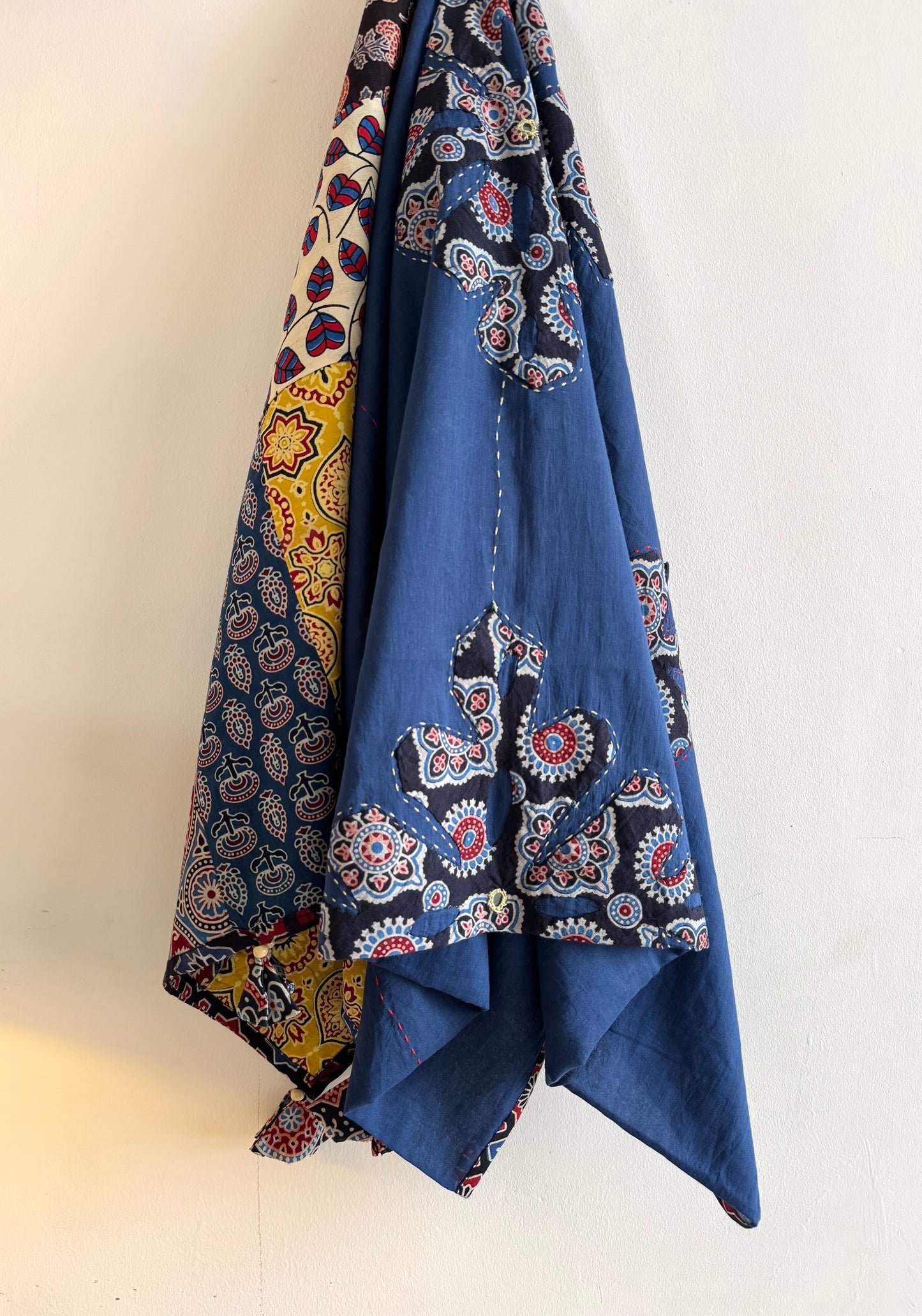 𓂃ོ⋆☀︎𓂃ᨒོ Ajrakh, Applique & Kantha Embroidered Dupatta ~ Navy Blue w/ Black Flowers 𑁍ࠬ