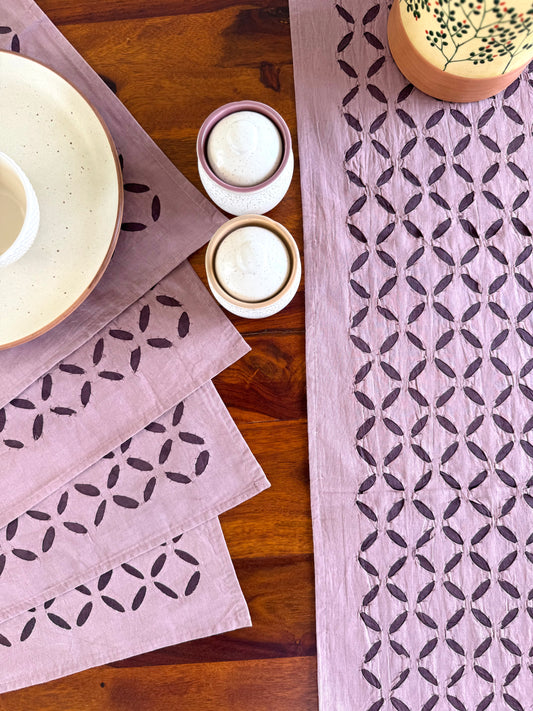 Warm Lavender ~ Applique work Table Runner w/ 4 Table Mats