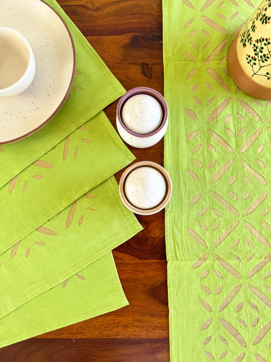 Lime Green ~ Applique work Table Runner w/ 4 Table Mats