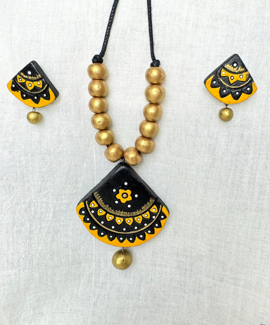 Mati ke Rang ~ Terracotta Jewelry Set ~ Black Floral Arc