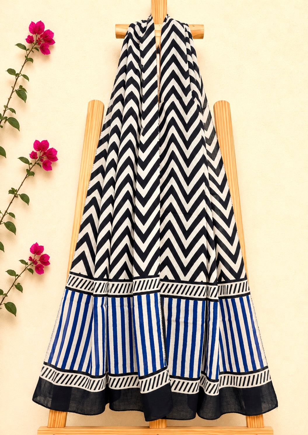 Raag 🪷 Mulmul Cotton Stoles ~ Zigzag Black
